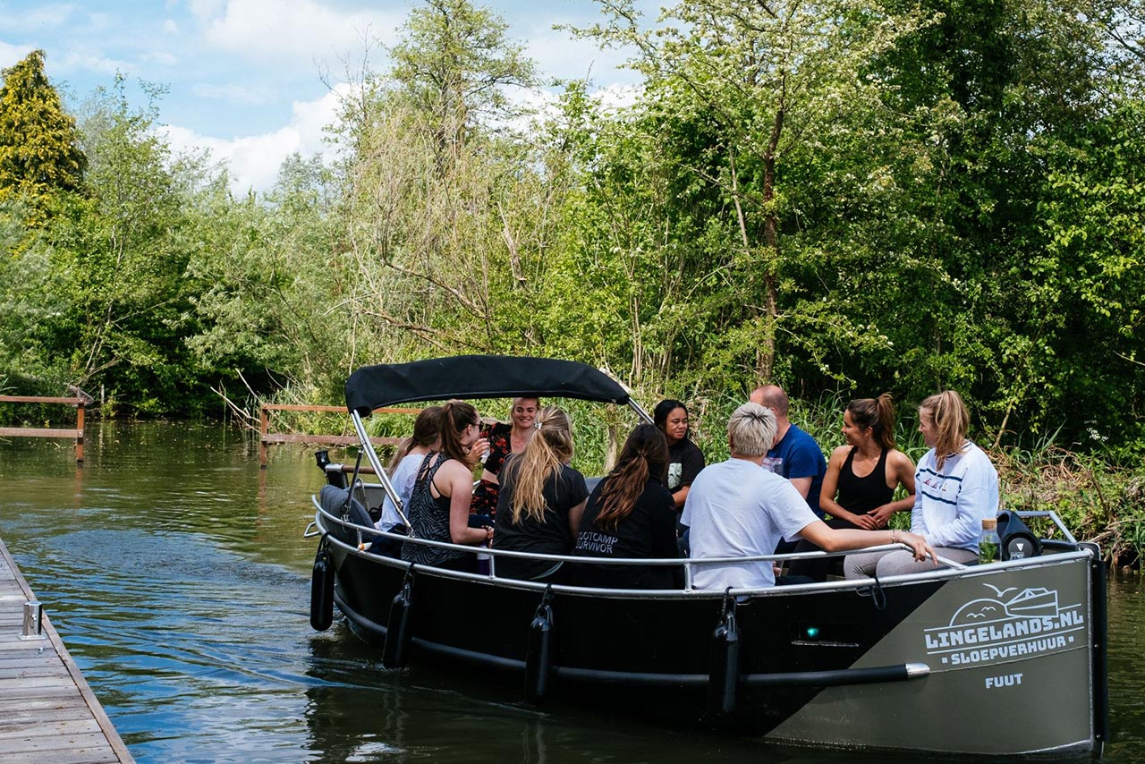 Bij Lingelands huur je gemakkelijk een boot. Wij liggen op korte afstand van Arkel en Kedichem